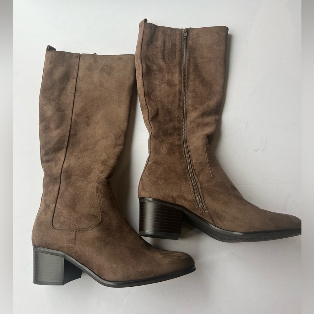 Relativity suede riding Heel knee-High boots, zipper block. Size 9